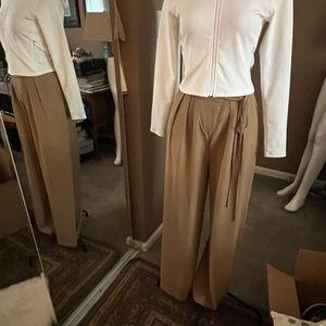 Women’s wide leg Khaki Slacks, BrandNew never worn sz 8-10.